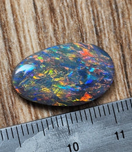 Load image into Gallery viewer, 8.24 FEATHERS IN FULL COLORS BLACK OPAL STONE FROM LIGHTNING RIDGE
