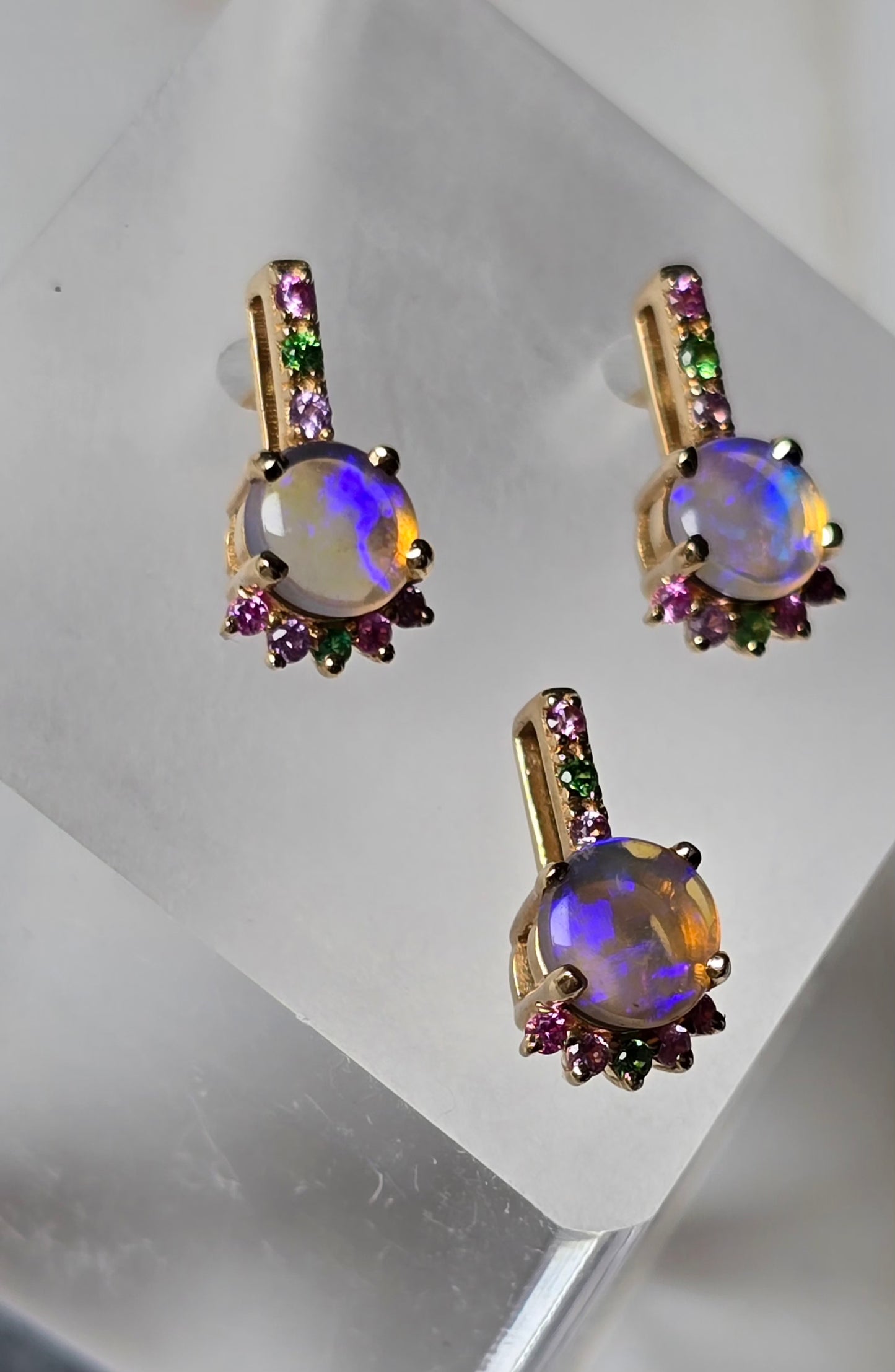 Petit Pendant and Earrings Set Crystal Opal 14K Yellow Gold