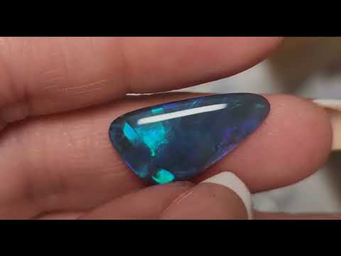 EXQUISITE BLUE ON BLACK OPAL 4.68 READY TO BE SET