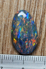 Load image into Gallery viewer, 8.24 FEATHERS IN FULL COLORS BLACK OPAL STONE FROM LIGHTNING RIDGE
