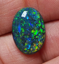 Load image into Gallery viewer, Black OPAL MAGIC 5.10 CARATS FROM LIGHTNING RIDGE
