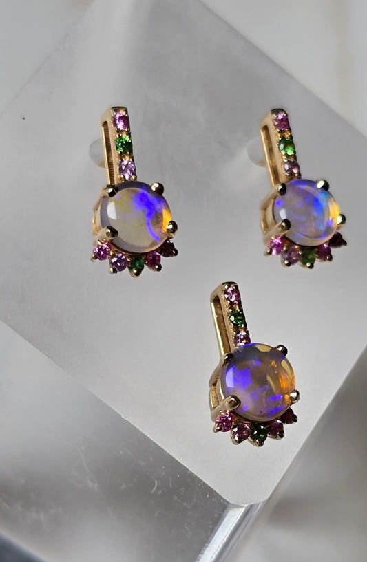 Petit Pendant and Earrings Set Crystal Opal 14K Yellow Gold