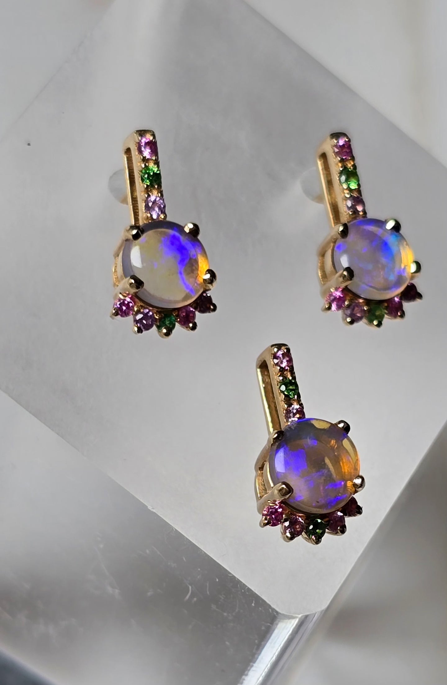 Petit Pendant and Earrings Set Crystal Opal 14K Yellow Gold